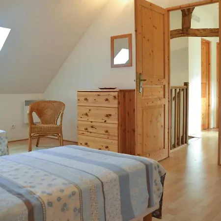 3 Bedroom Gorgeous In Les Pins Parcay-les-Pins